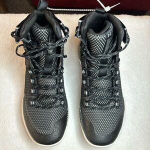 **BRAND NEW NO TAGS ** UNDER ARMOUR WOMEN'S HIGHLIGHT ACE 3.0 VOLLEYBALL SHOES